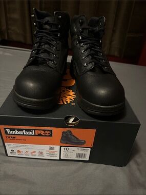 Timberland PRO women's 6" Titan Black safety toe work boots 10 wide